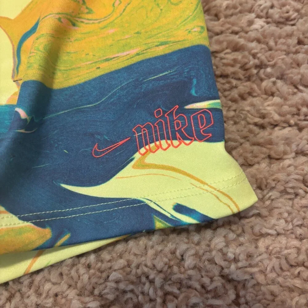 Nike Aurora Women's Cropped Marbled Tank. Size Large. MSRP $60. Athletic Running